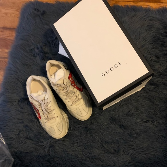 Gucci women’s rhyton sneaker with mouth 💋 print size 40.5 - Picture 7 of 12